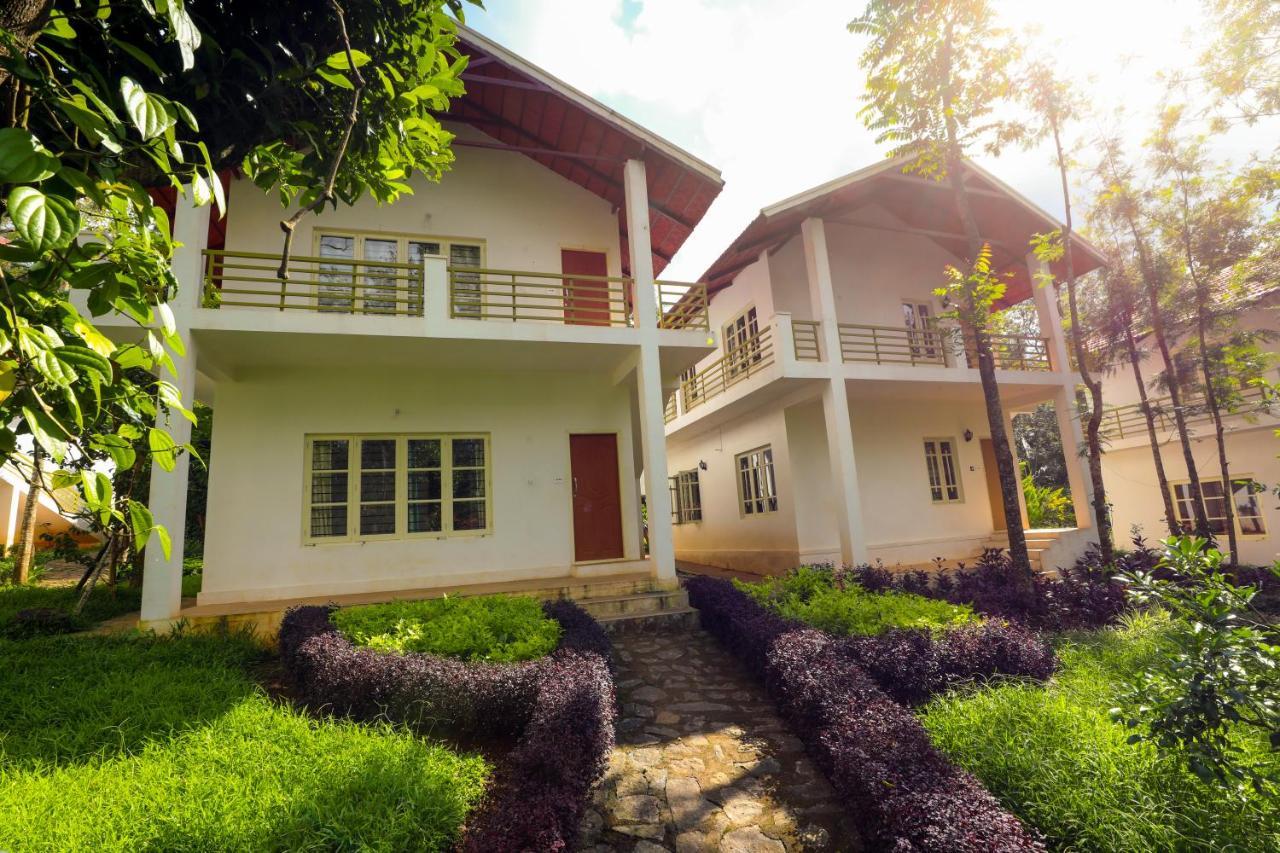 The Blossom Resort - Чикмагалур Экстерьер фото